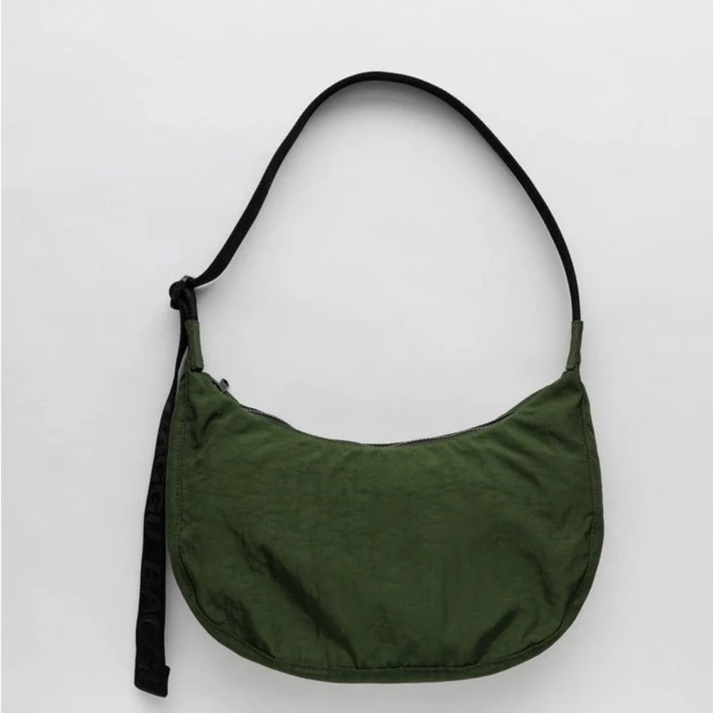 BAGGU Medium Crescent in Bay Laurel
